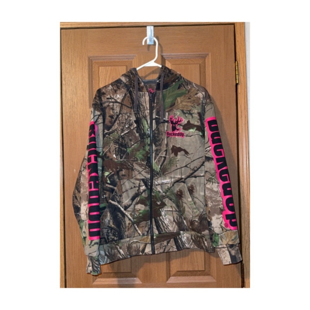 SOLD

Womens bucked up graphic hooded zip up jacket